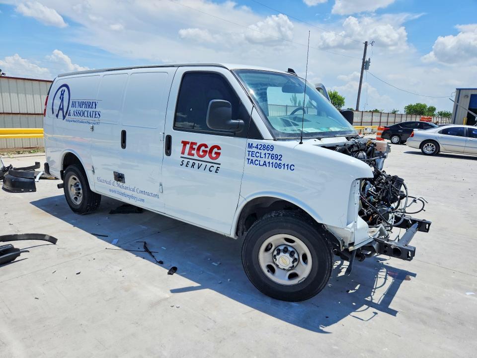 2024 Chevrolet Express VIN 1GCWGAFP8R1290060 COPART salvage auction — FRONT END, TX - SALVAGE VEHICLE TITLE, sold $7,850 on 2026-07-25 (photo 4)