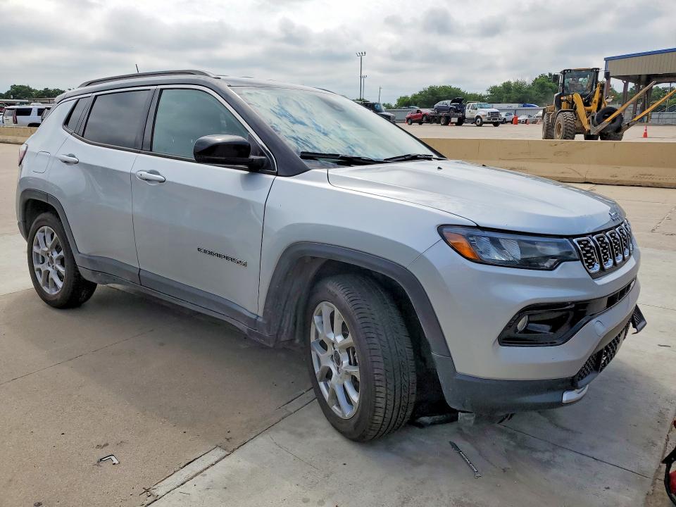 2025 Jeep Compass VIN 3C4NJDCN4ST505062 COPART salvage auction — SIDE, TN - CERTIFICATE OF TITLE, sold $9,200 on 2026-07-27 (photo 4)