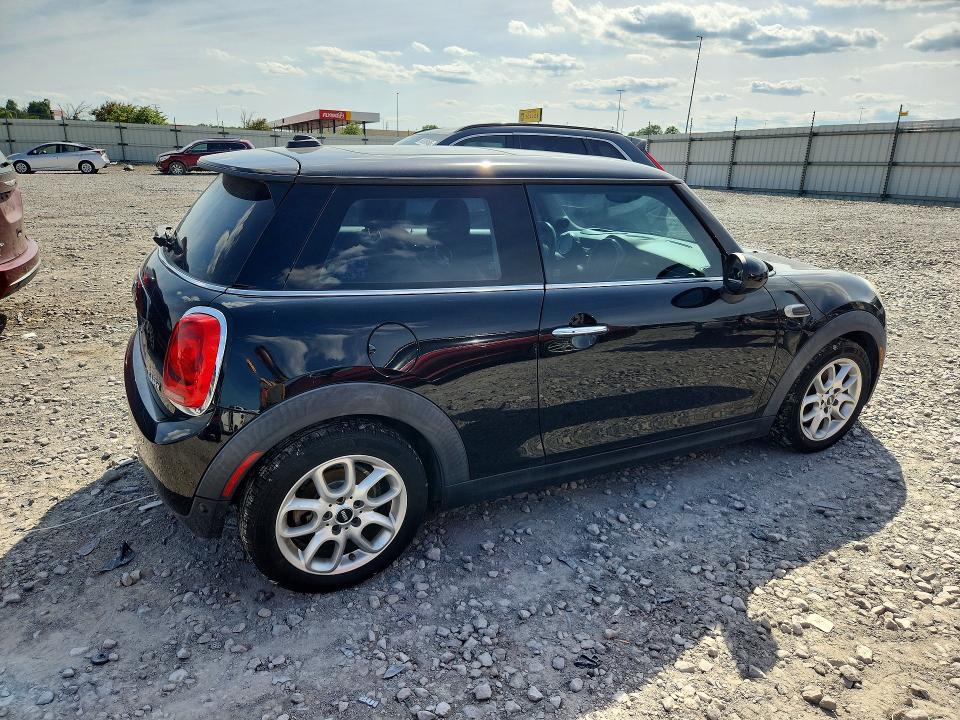 2016 Mini VIN WMWXP5C58G3B77015 COPART salvage auction — MINOR DENT/SCRATCHES, IL - SALVAGE CERTIFICATE, sold $725 on 2026-08-03 (photo 3)