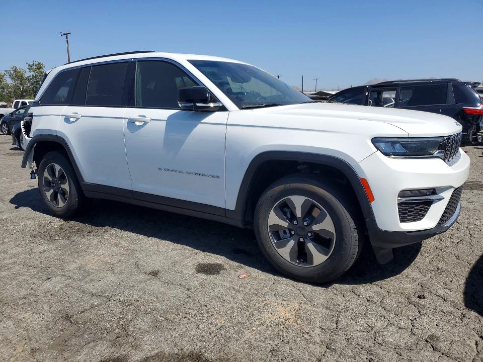 2024 Jeep Cherokee VIN 1C4RJYB61R8516631 COPART salvage auction — REAR END, Salvage Title, sold $16,700 on 2026-07-30 (photo 4)