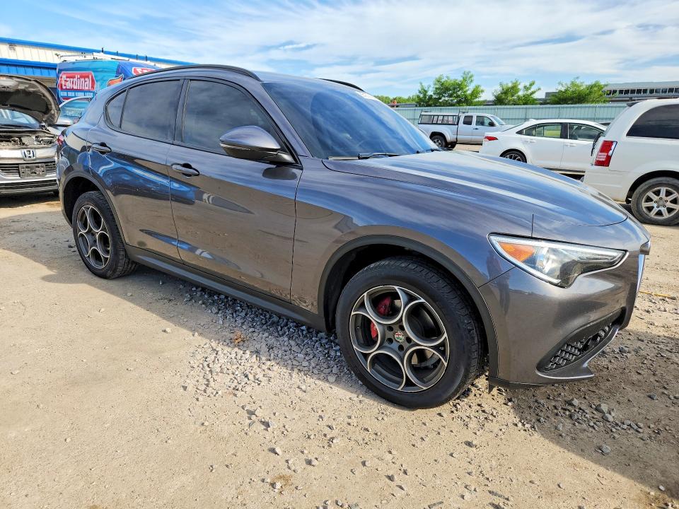 2018 Alfa romeo Stelvio VIN ZASFAKPN4J7B86162 COPART salvage auction — HAIL, Id - Salvage Certificate Of Title, sold $5,900 on 2026-08-18 (photo 4)