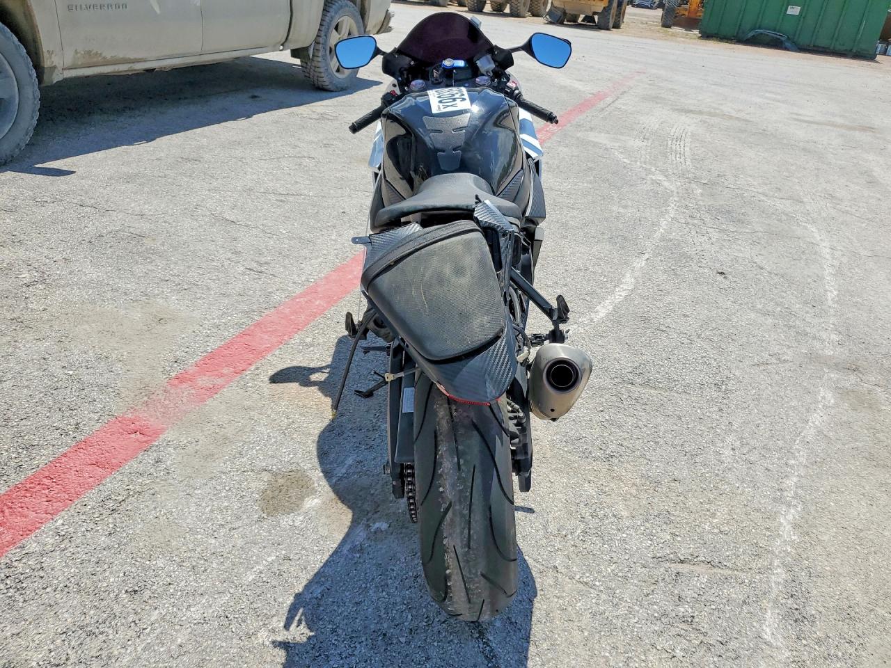 2017 Suzuki VIN JS1GN7FA5H2100162 COPART salvage auction — Rear End, TX - SALVAGE VEHICLE TITLE, sold $3,050 on 2026-08-20 (photo 4)
