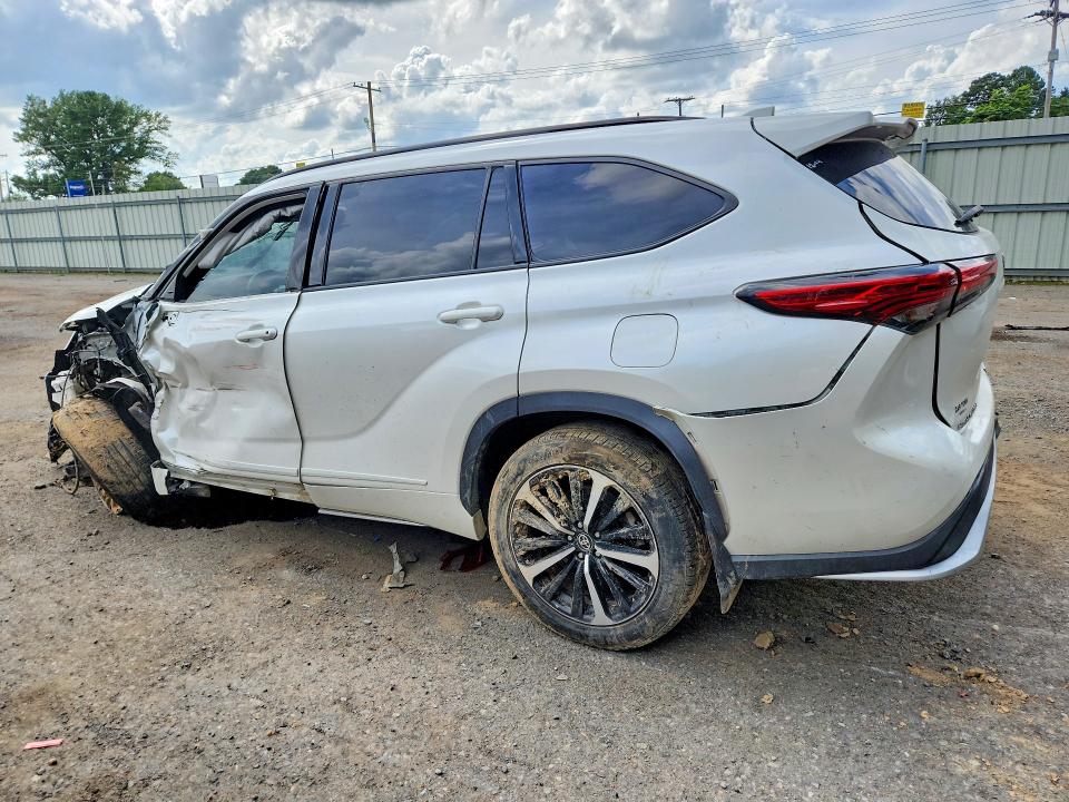 2021 Toyota Highlander VIN 5TDLZRAH6MS066485 COPART salvage auction — ALL OVER, LA - CERT OF TITLE-SALVAGE, sold $8,000 on 2026-07-16 (photo 2)