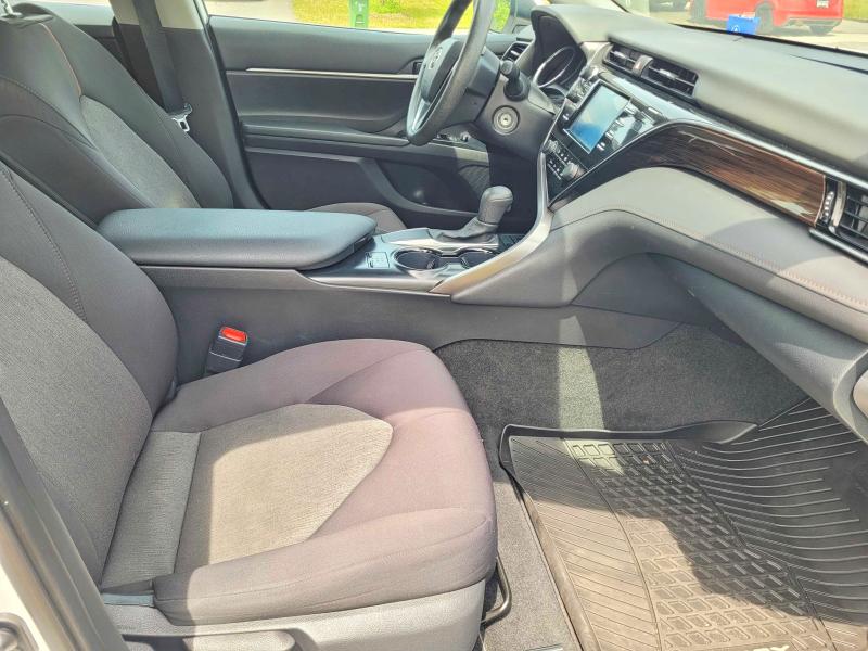 2020 Toyota Camry VIN 4T1C11AK8LU926137 COPART salvage auction — MINOR DENT/SCRATCHES, Qc - Aucune Mention (P), sold $16,200 on 2026-07-03 (photo 5)