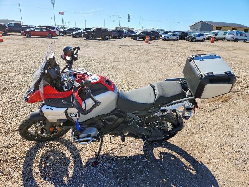 2025 BMW R 1300 VIN WB10M3306S6K91120 COPART salvage auction — SIDE, Ne - Cert Of Title-Salvage, sold $15,300 on 2026-07-09 (photo 3)