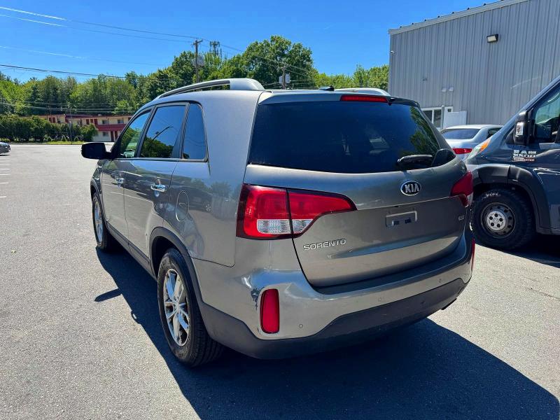 2015 Kia Sorento VIN 5XYKTCA67FG652623 COPART salvage auction — MINOR DENT/SCRATCHES, Ma - Certificate Of Title, sold $2,850 on 2026-07-29 (photo 2)