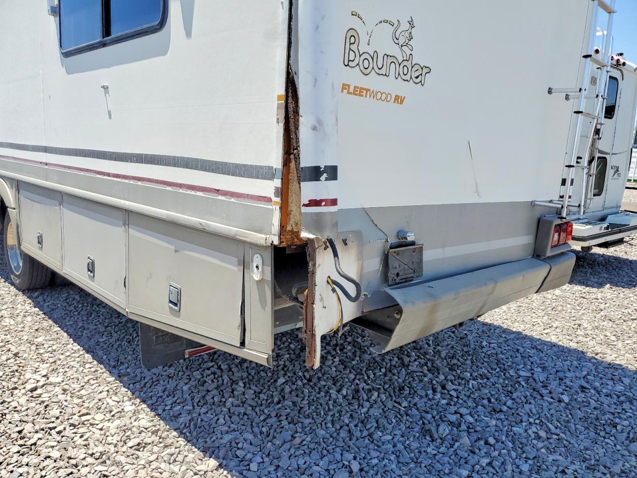 2000 VIN 3FCNF53S5YJA08779 COPART salvage auction — Rear End, Sc - Salvage Title, sold $800 on 2026-09-24 (photo 9)