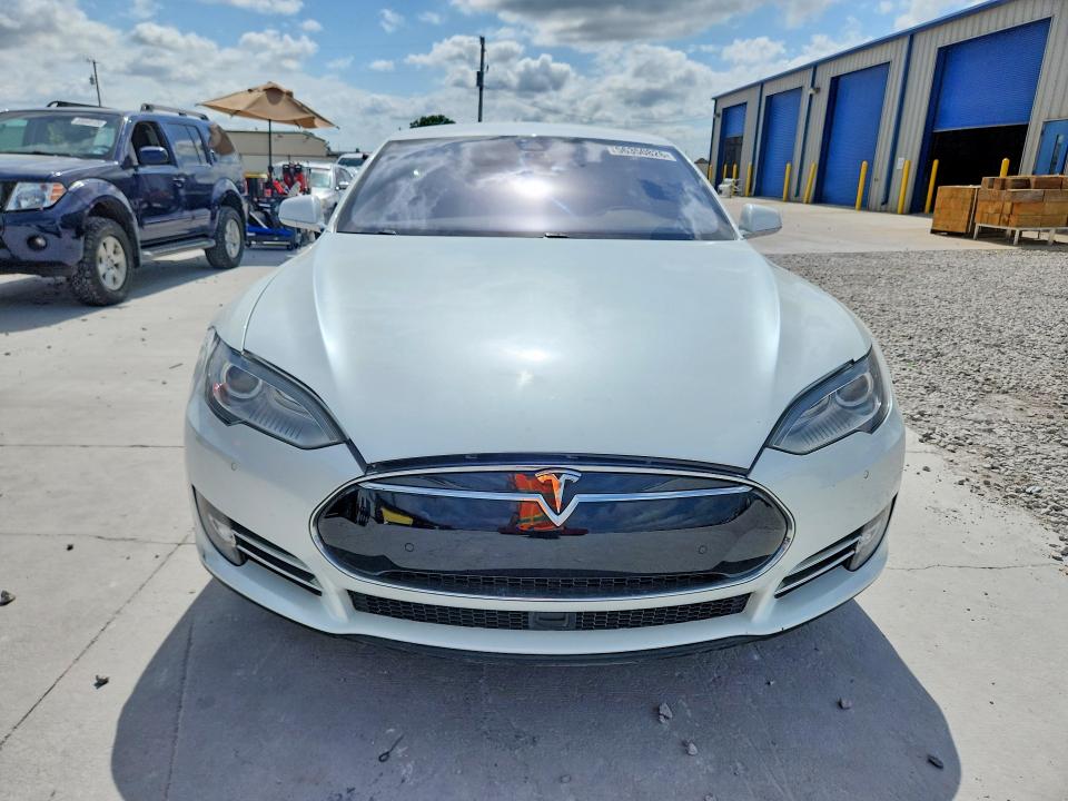 2014 Tesla Model s VIN 5YJSA1H20EFP67857 COPART salvage auction — WATER/FLOOD, TX - SALVAGE TITLE-FLOOD DAMAGE, sold $825 on 2026-07-24 (photo 5)