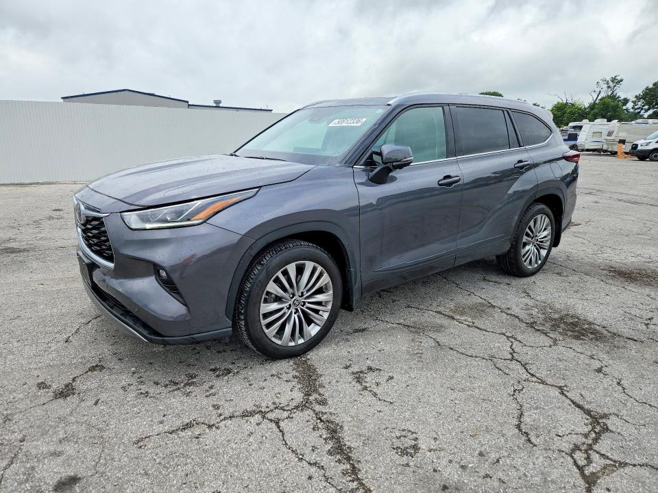 2024 Toyota Highlander VIN 5TDKDRBH7RS528701 — COPART salvage auction photo