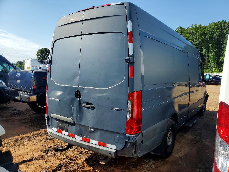 2019 Mercedes-benz Sprinter VIN WD4PF1CD9KP129209 COPART salvage auction — REAR END, Fl - Dealer Only Clean Title, sold $8,800 on 2026-07-29 (photo 3)