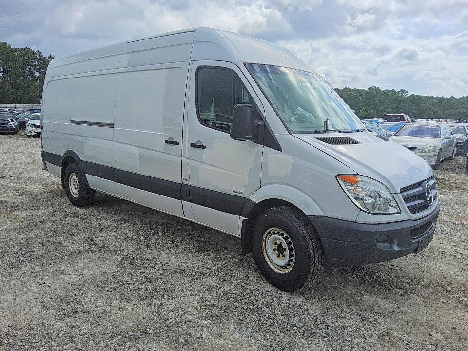 2012 Mercedes-benz Sprinter 2500 VIN WD3PE8CB0C5674629 COPART salvage auction — MINOR DENT/SCRATCHES, Ga - Certificate Of Title, sold $775 on 2026-07-07 (photo 4)