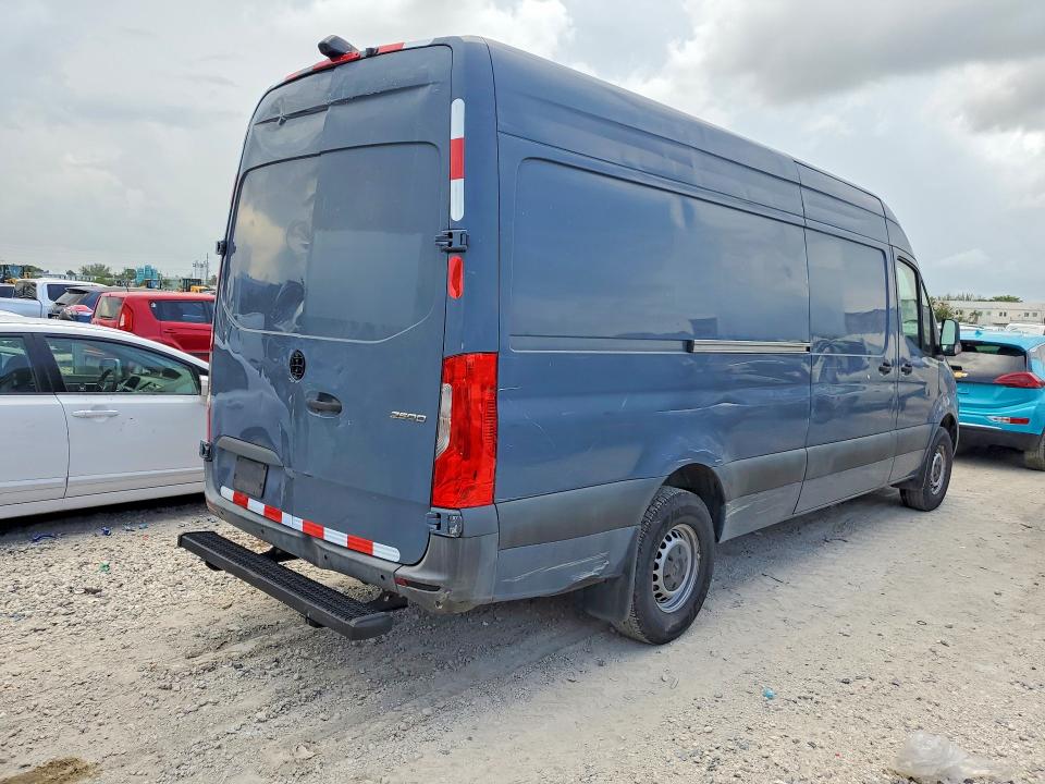 2019 Mercedes-benz VIN WD4PF1CD6KP137042 COPART salvage auction — MINOR DENT/SCRATCHES, Fl - Certificate Of Title, sold $12,000 on 2026-07-29 (photo 3)