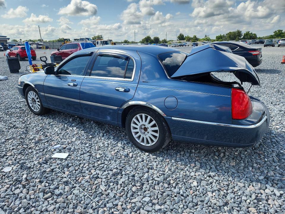 2005 Lincoln TOWN CAR VIN 1LNHM81W65Y652991 COPART salvage auction — ROLLOVER, FL - CERTIFICATE OF DESTRUCTION, sold $425 on 2026-07-10 (photo 2)