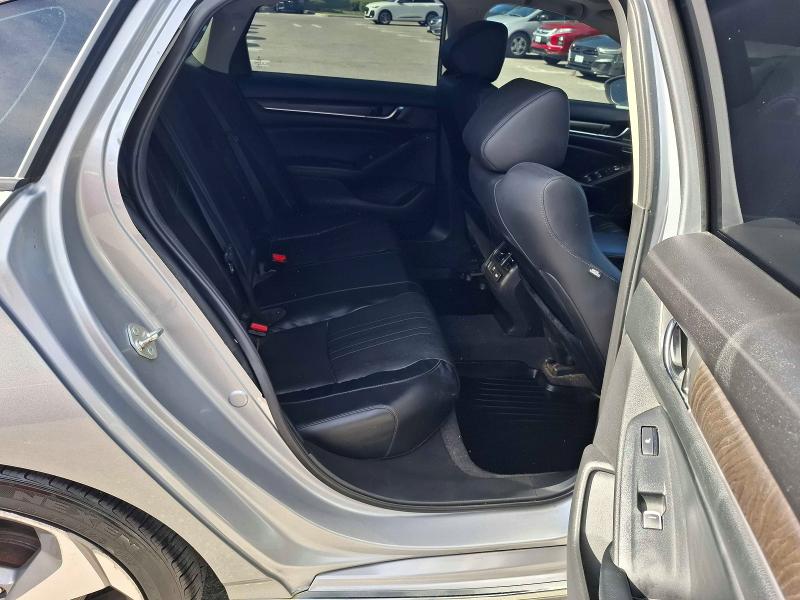 2018 Honda Accord VIN 1HGCV1F96JA805394 COPART salvage auction — NORMAL WEAR, ON - PERMIT NO BRAND - UNFIT (P), sold $9,100 on 2026-07-21 (photo 6)