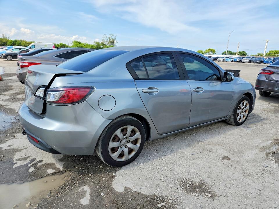 2011 Mazda 3 VIN JM1BL1UF7B1497159 COPART salvage auction — REAR END, Fl - Cert Of Title Slvg Rebuildable, sold $650 on 2026-07-22 (photo 3)