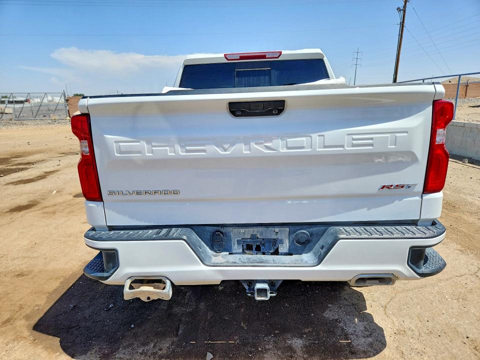 2025 Chevrolet Silverado VIN 2GCUKEED3S1176181 COPART salvage auction — Side, St - Salvage Title, sold $20,300 on 2026-09-24 (photo 6)