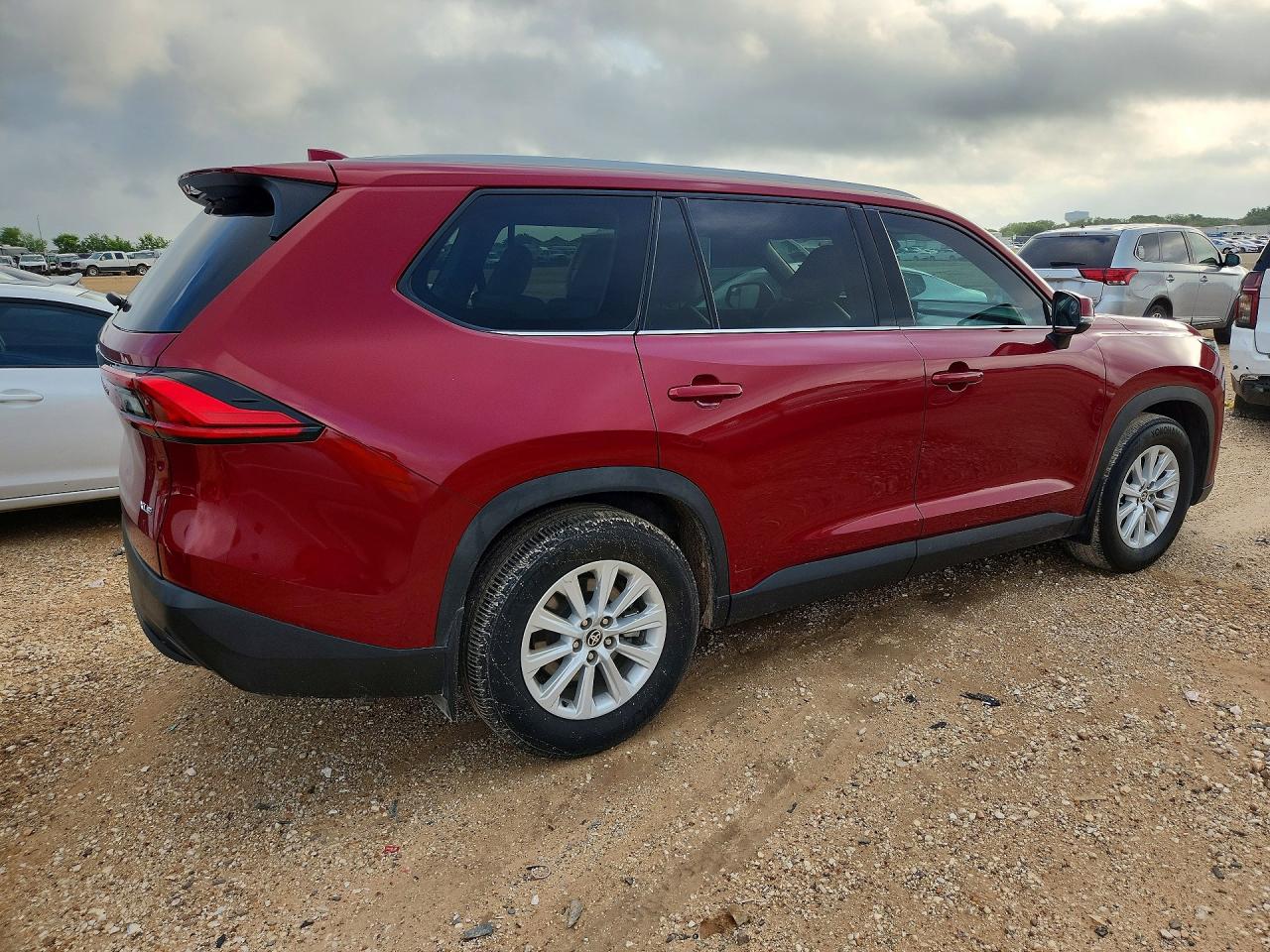 2024 Toyota Highlander VIN 5TDAAAA52RS010850 COPART salvage auction — Minor Dent/Scratches, TX - CERTIFICATE OF TITLE, sold $29,750 on 2026-07-08 (photo 3)