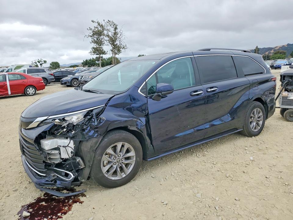 2024 Toyota Sienna VIN 5TDYRKEC7RS214727 COPART salvage auction — FRONT END, Salvage Title, sold $17,400 on 2026-07-23 (photo 1)