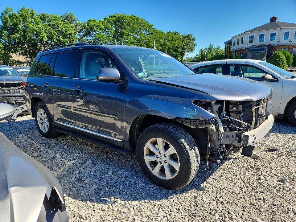 2013 Toyota Highlander VIN 5TDBK3EH8DS197361 COPART salvage auction — FRONT END, Ma - Cert Of Title-Reconstrctd Coll, sold $4,050 on 2026-07-27 (photo 4)
