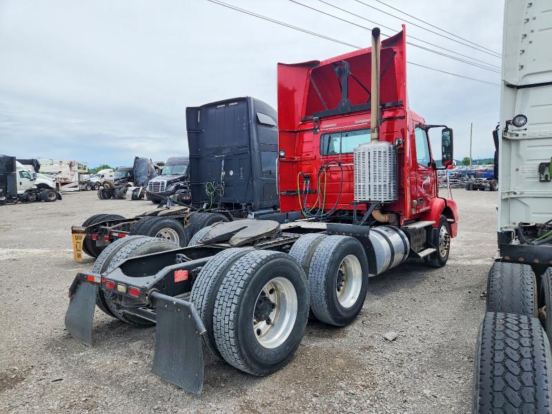 2012 Volvo Vnm VIN 4V4MC9EH1CN550749 COPART salvage auction — MINOR DENT/SCRATCHES, Tn - Certificate Of Title, sold $2,200 on 2026-07-07 (photo 4)