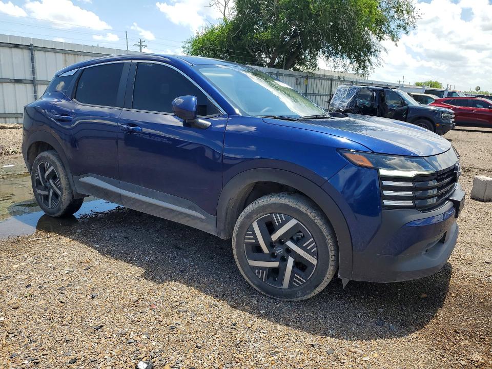 2025 Nissan Kicks VIN 3N8AP6CA7SL373120 COPART salvage auction — MINOR DENT/SCRATCHES, TX - CERTIFICATE OF TITLE (P), sold $9,500 on 2026-07-27 (photo 4)