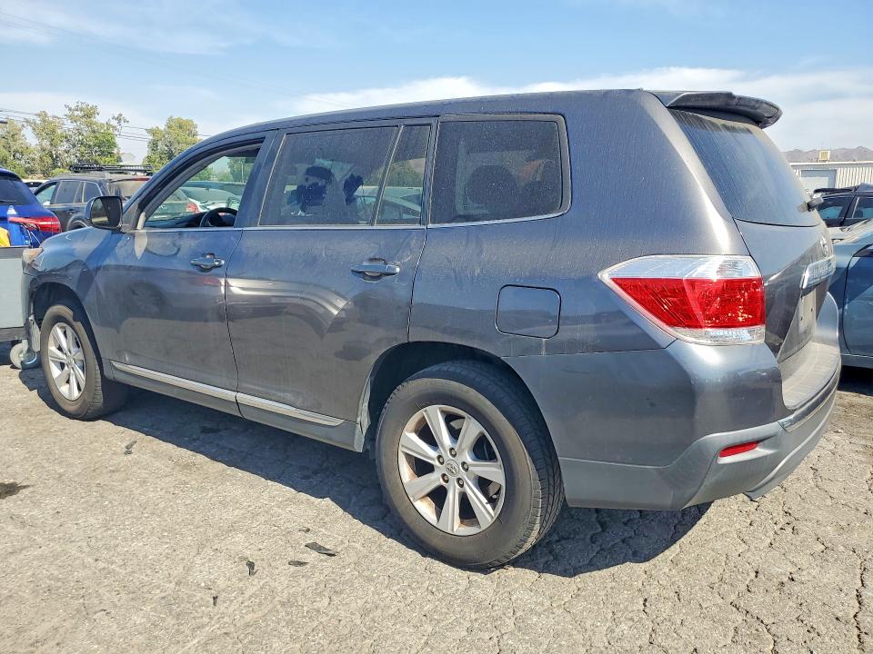 2013 Toyota Highlander VIN 5TDZA3EH3DS032304 COPART salvage auction — MINOR DENT/SCRATCHES, MT - DIS/DLR/EXP ONLY CLEAN TITLE (P), sold $4,500 on 2026-07-20 (photo 2)