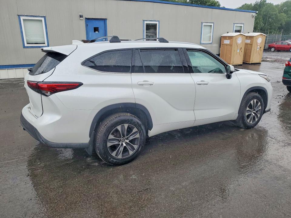 2022 Toyota Highlander VIN 5TDGZRBH5NS577171 COPART salvage auction — SIDE, Pa - Certificate Of Salvage, sold $16,000 on 2026-07-22 (photo 3)