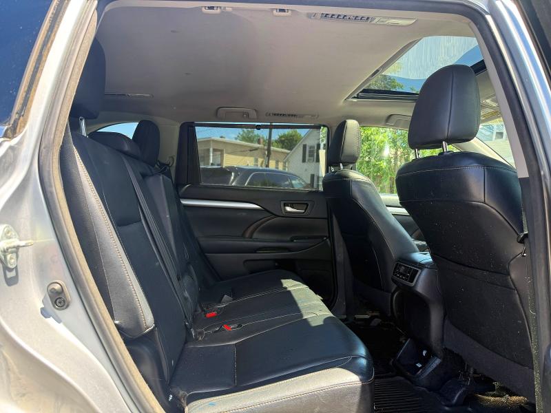 2015 Toyota Highlander VIN 5TDJKRFH3FS075698 COPART salvage auction — MINOR DENT/SCRATCHES, Me - Certificate Of Title (P), sold $10,000 on 2026-07-15 (photo 9)