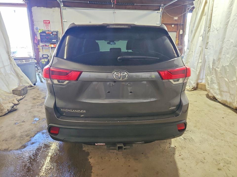 2019 Toyota Highlander VIN 5TDBZRFH6KS704994 COPART salvage auction — MINOR DENT/SCRATCHES, PA - CERT OF TITLE (P), sold $2,350 on 2026-07-30 (photo 6)