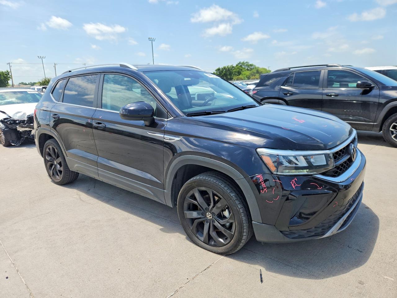 2022 Volkswagen Taos VIN 3VVSX7B2XNM035937 COPART salvage auction — Side, TX - SALVAGE VEHICLE TITLE, sold $5,700 on 2026-07-09 (photo 4)