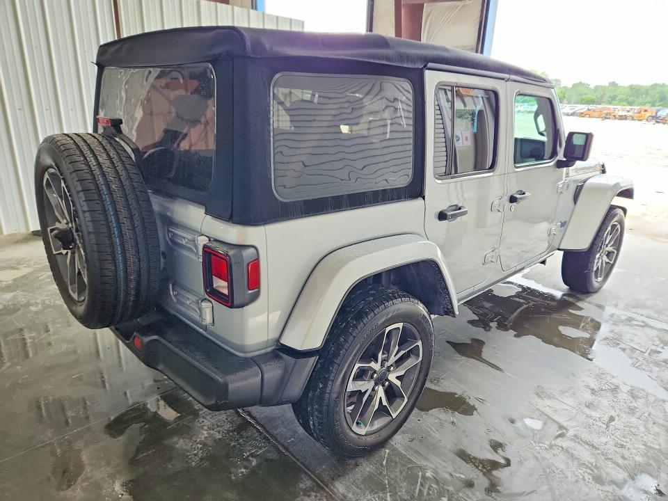2024 Jeep Wrangler / VIN 1C4RJXN62RW186760 COPART salvage auction — MINOR DENT/SCRATCHES, Il - Certificate Of Title, sold $20,250 on 2026-07-02 (photo 3)
