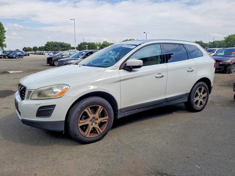 2013 Volvo VIN YV4902DZ2D2439221 COPART salvage auction — MINOR DENT/SCRATCHES, Ma - Certificate Of Title (P), sold $1,550 on 2026-07-14 (photo 1)