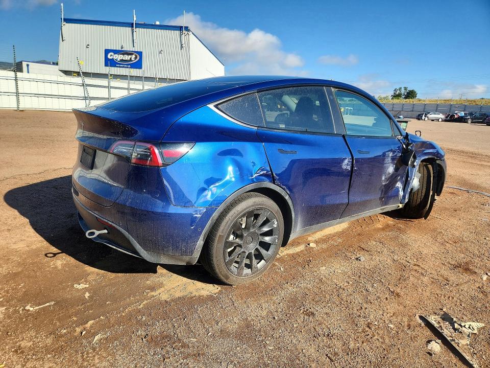 2022 Tesla Model y VIN 7SAYGDEE3NA011075 COPART salvage auction — ALL OVER, CO - SALVAGE TITLE, sold $6,600 on 2026-08-21 (photo 3)