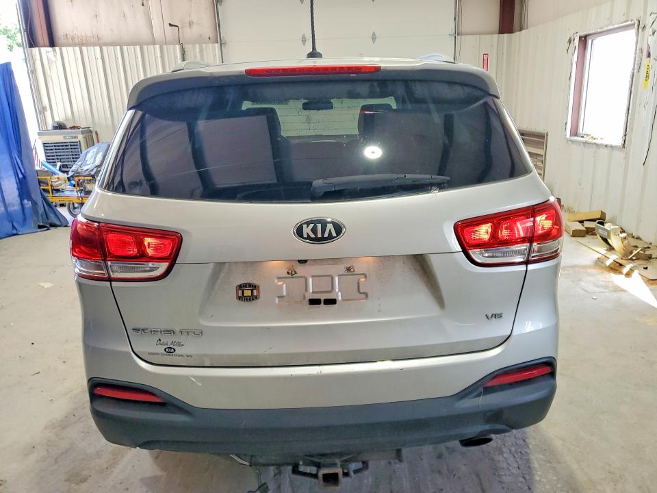 2016 Kia Sorento VIN 5XYPGDA55GG109022 COPART salvage auction — MINOR DENT/SCRATCHES, Wv - Certificate Of Title, sold $3,000 on 2026-07-16 (photo 6)