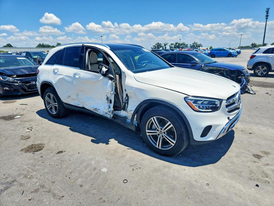 2022 Mercedes-benz VIN W1N0G8DB5NV388643 COPART salvage auction — SIDE, Fl - Cert Of Title Slvg Rebuildable, sold $9,800 on 2026-07-13 (photo 4)