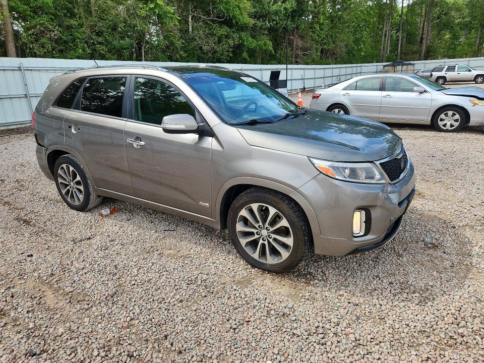 2014 Kia Sorento VIN 5XYKWDA77EG528677 COPART salvage auction — REAR END, Nc - Salvage Certificate Of Title, sold $1,000 on 2026-07-31 (photo 4)
