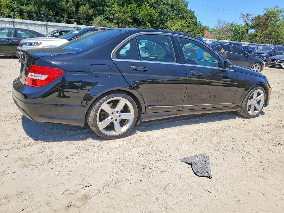 2014 Mercedes-benz C-klasse VIN WDDGF4HB0EA964213 COPART salvage auction — WATER/FLOOD, Va - Cert Of Title-Salvage Water, sold $875 on 2026-07-28 (photo 3)
