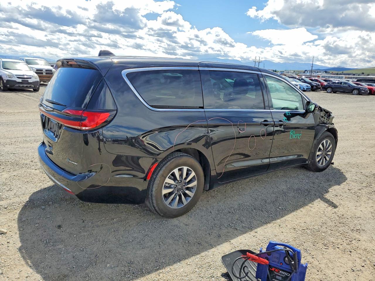 2022 Chrysler Pacifica VIN 2C4RC1L74NR156181 COPART salvage auction — Front End, MT - SALVAGE CERTIFICATE OF A VEHIC, sold $3,700 on 2026-10-02 (photo 3)