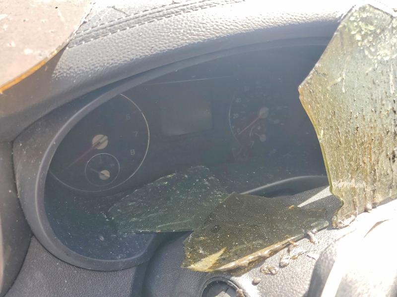 2017 Kia Sorento VIN 5XYPGDA50HG291780 COPART salvage auction — ENGINE BURN, Nc - Salvage Certificate Of Title, sold $375 on 2026-07-16 (photo 9)