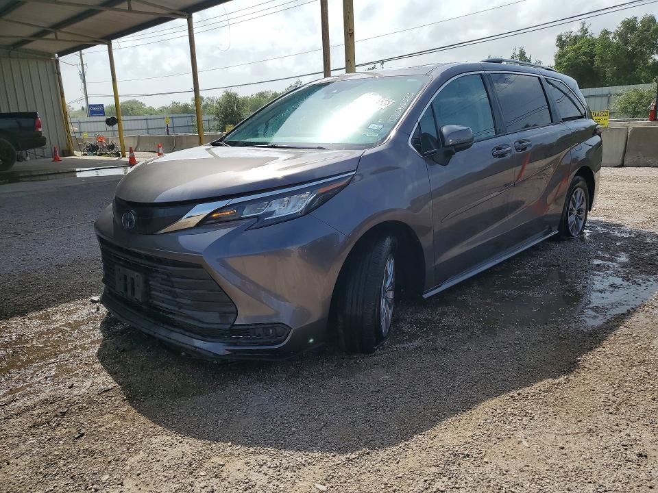 2023 Toyota Sienna VIN 5TDBRKEC1PS160361 COPART salvage auction — MINOR DENT/SCRATCHES, TX - CERTIFICATE OF TITLE, sold $21,750 on 2026-07-21 (photo 1)