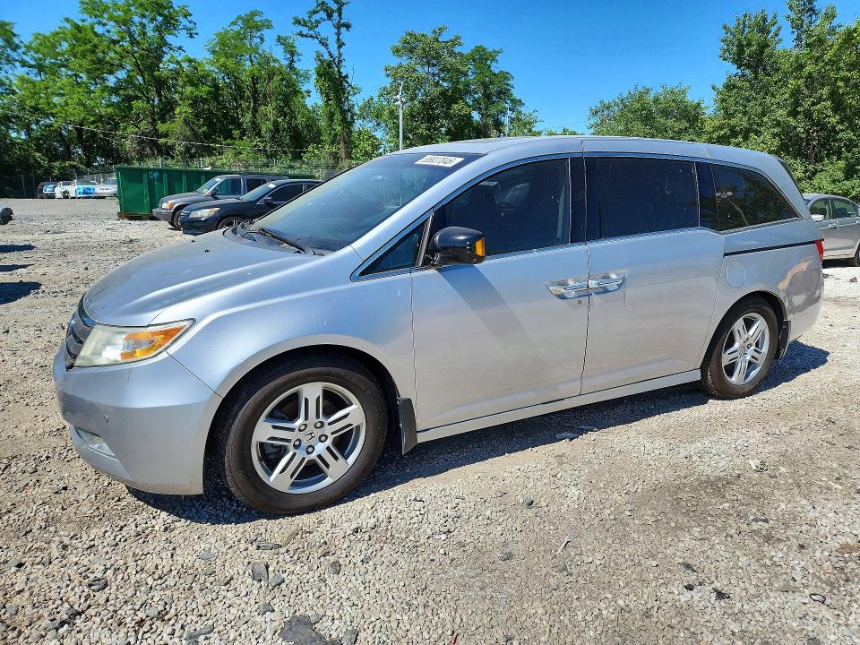 2013 Honda VIN 5FNRL5H99DB017286 COPART salvage auction — MINOR DENT/SCRATCHES, Ca - Certificate Of Title, sold $6,000 on 2026-08-04 (photo 1)