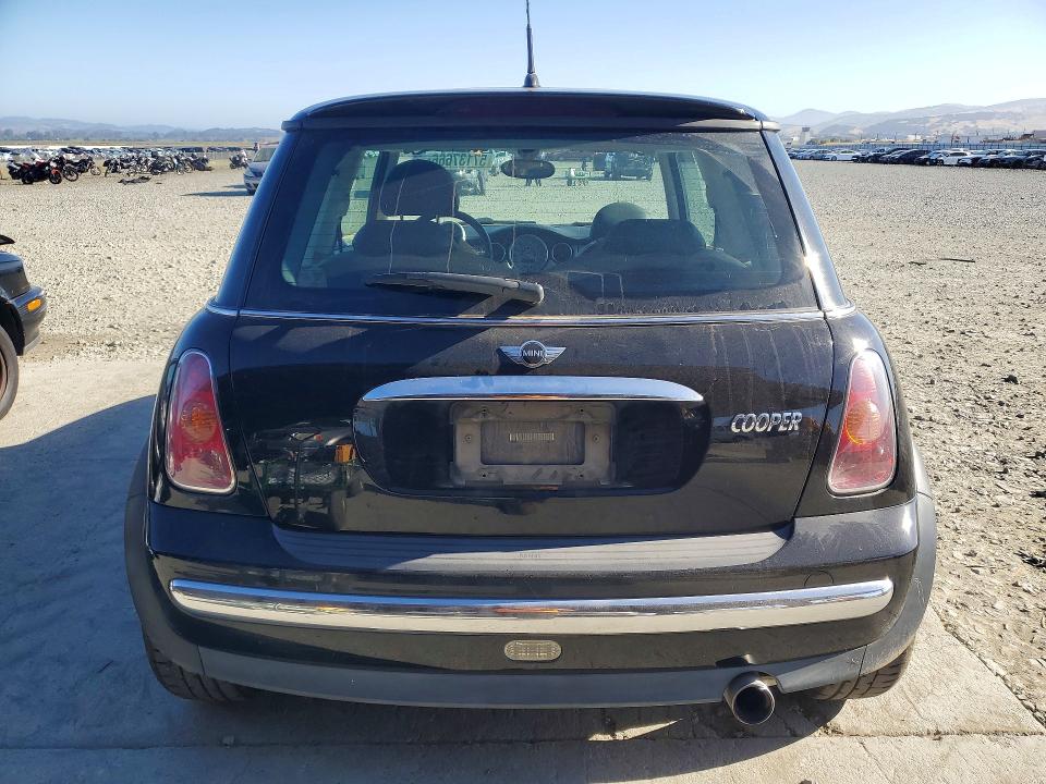 2003 Mini Cooper VIN WMWRC33443TE15792 COPART salvage auction — MINOR DENT/SCRATCHES, CA - DIS/DLR/EXP ONLY CLEAN TITLE, sold $500 on 2026-07-02 (photo 6)
