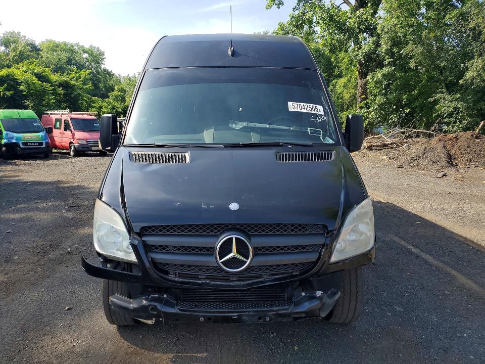 2011 Mercedes-benz Sprinter VIN WDZPE8CCXB5558643 COPART salvage auction — FRONT END, Wv - Certificate Of Title (P), sold $11,300 on 2026-07-31 (photo 5)