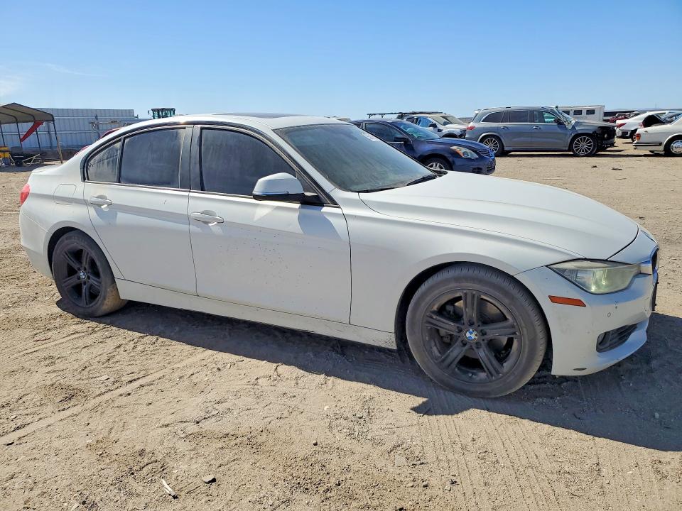 2015 BMW 3 series VIN WBA3C1C56FK119232 COPART salvage auction — MINOR DENT/SCRATCHES, Ca - Dis/Dlr/Exp App For Dup Clean, sold $925 on 2026-07-20 (photo 4)