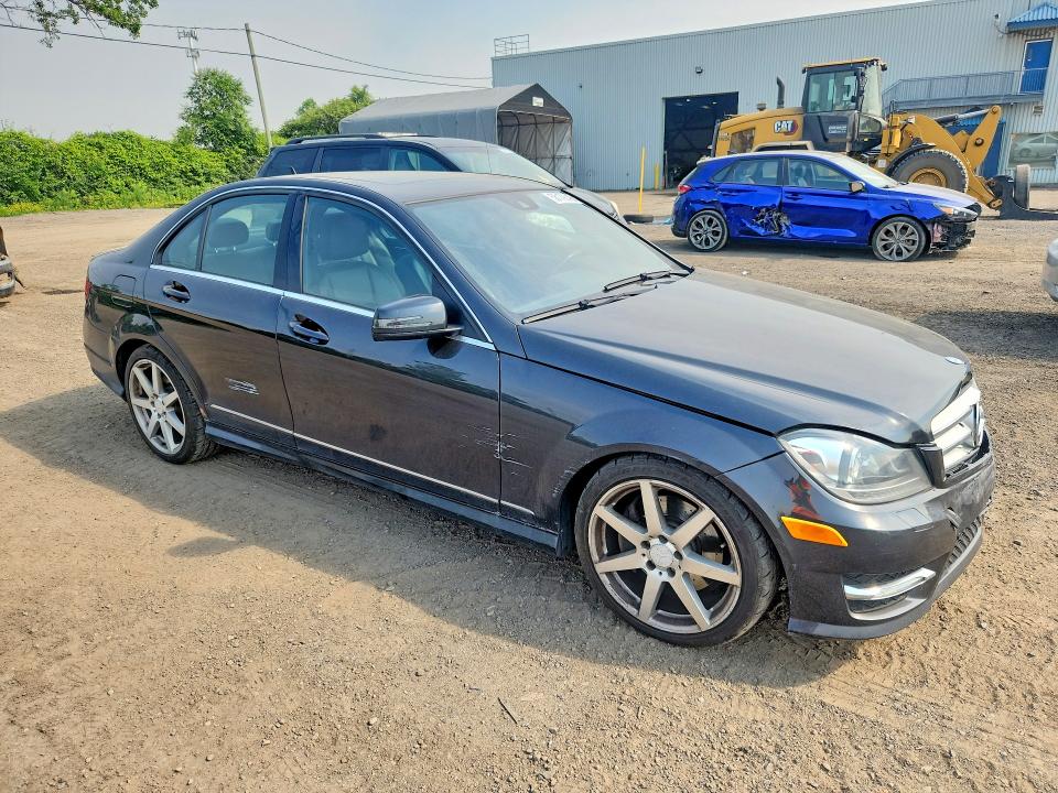 2013 Mercedes-benz C-klasse VIN WDDGF8JB5DA797802 COPART salvage auction — FRONT END, Qc - Gravement Accidente, sold $575 on 2026-07-28 (photo 4)