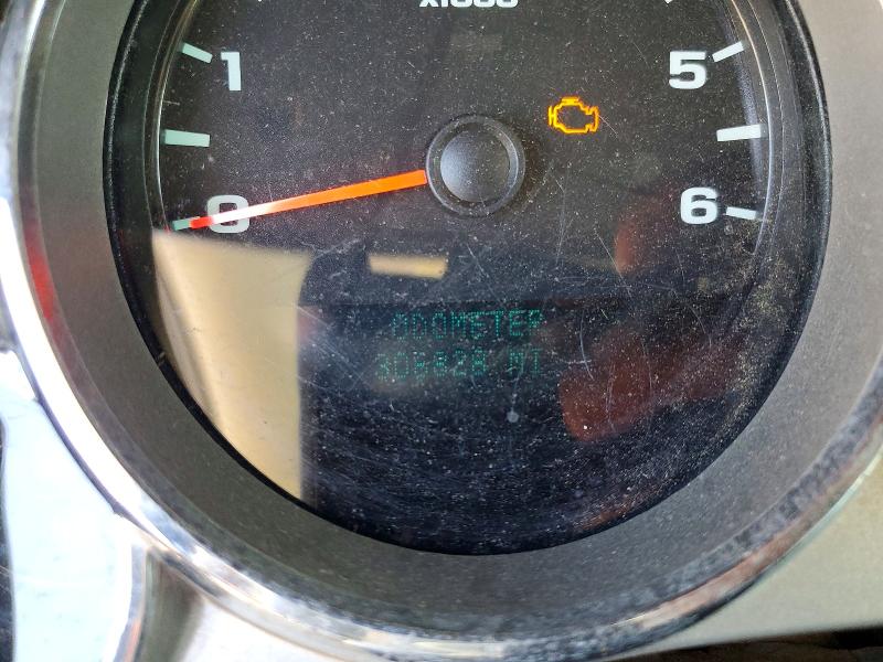 2013 Chevrolet VIN 1GB0KVCG4DF136848 COPART salvage auction — MINOR DENT/SCRATCHES, Il - Certificate Of Title, sold $2,300 on 2026-07-10 (photo 9)