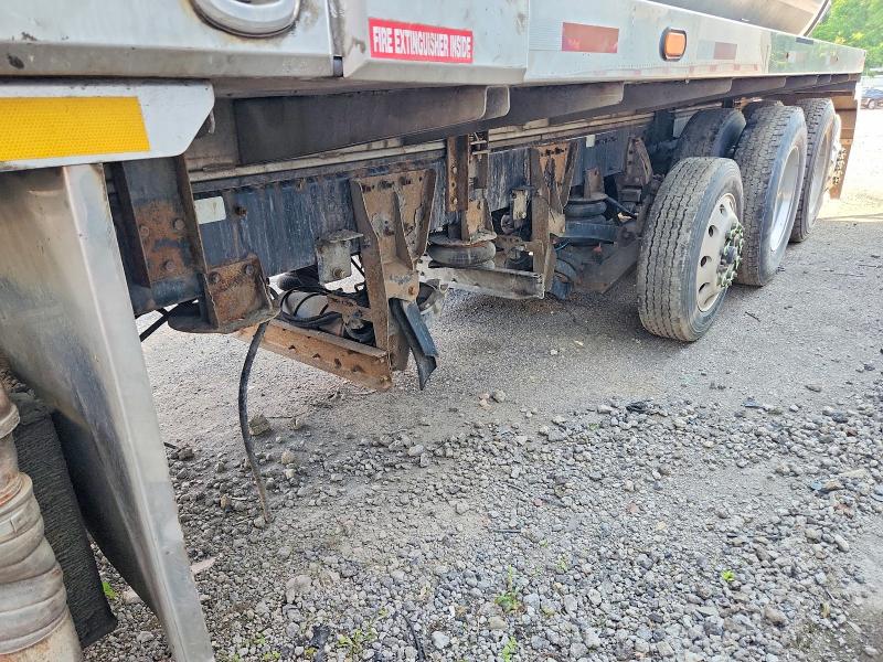 2017 Peterbilt 367 VIN 1NPTX4EX8HD412489 COPART salvage auction — ROLLOVER, PA - CERTIFICATE OF SALVAGE, sold $225 on 2026-08-06 (photo 9)