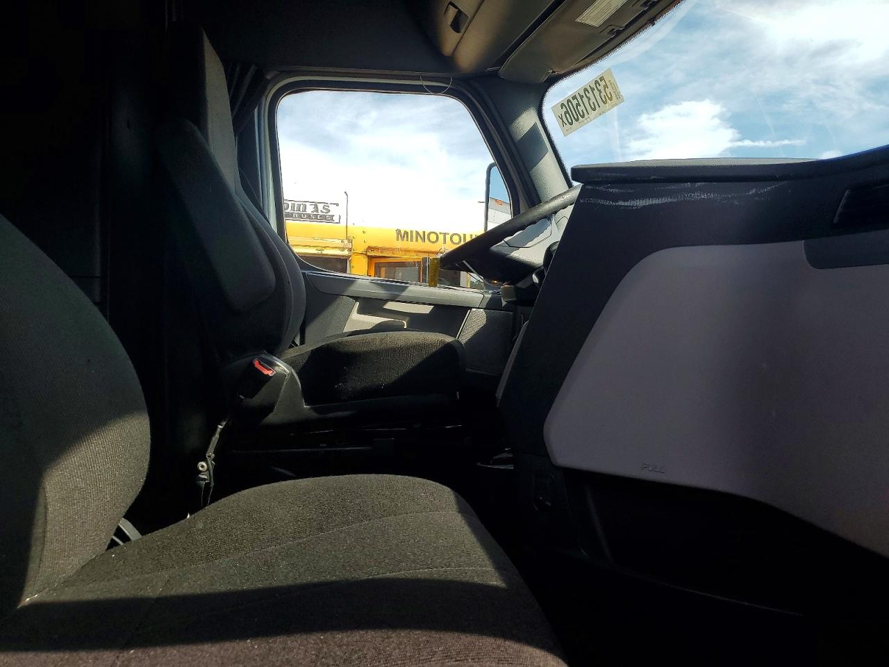 2019 Freightliner Cascadia 126 VIN 3AKJHHDR9KSKK8260 COPART salvage auction — Normal Wear, PA - CERT OF TITLE, sold $28,750 on 2026-07-07 (photo 5)