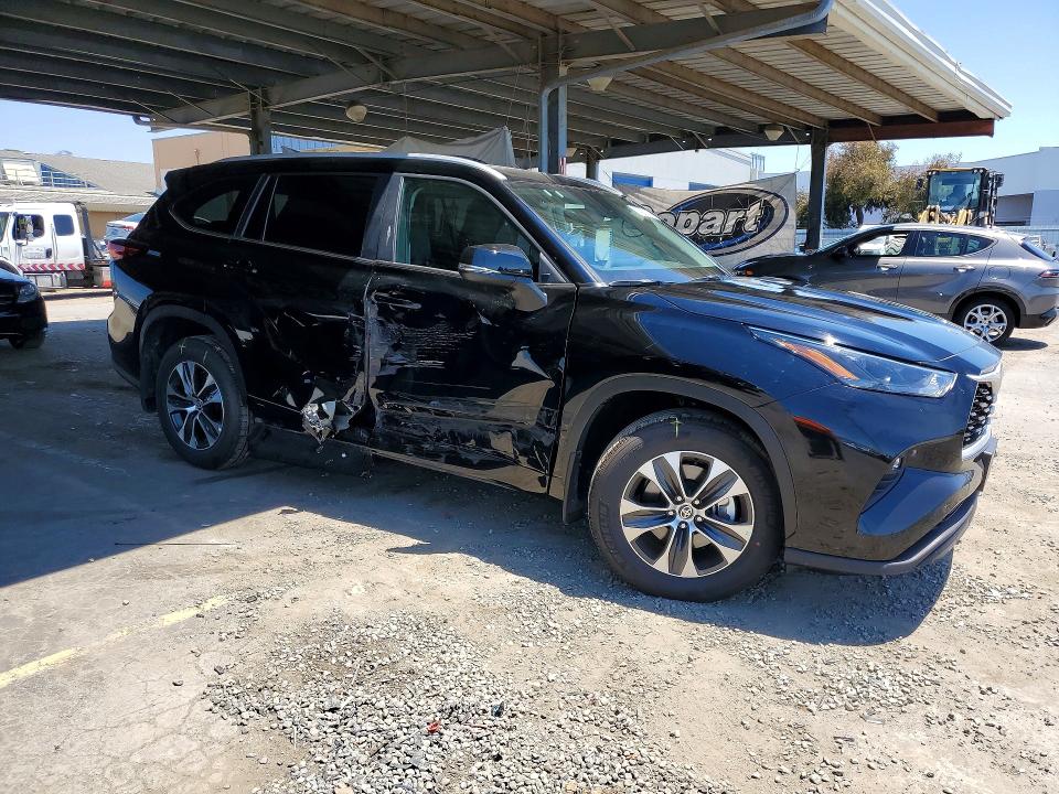 2026 Toyota Highlander VIN 5TDKDRBH0TS609000 COPART salvage auction — SIDE, CA - SALVAGE CERTIFICATE, sold $14,100 on 2026-07-20 (photo 4)