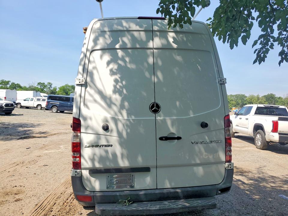 2015 Mercedes-benz Sprinter VIN WD3PE7CC8FP110948 COPART salvage auction — MINOR DENT/SCRATCHES, Md - Certificate Of Title, sold $3,300 on 2026-07-13 (photo 6)